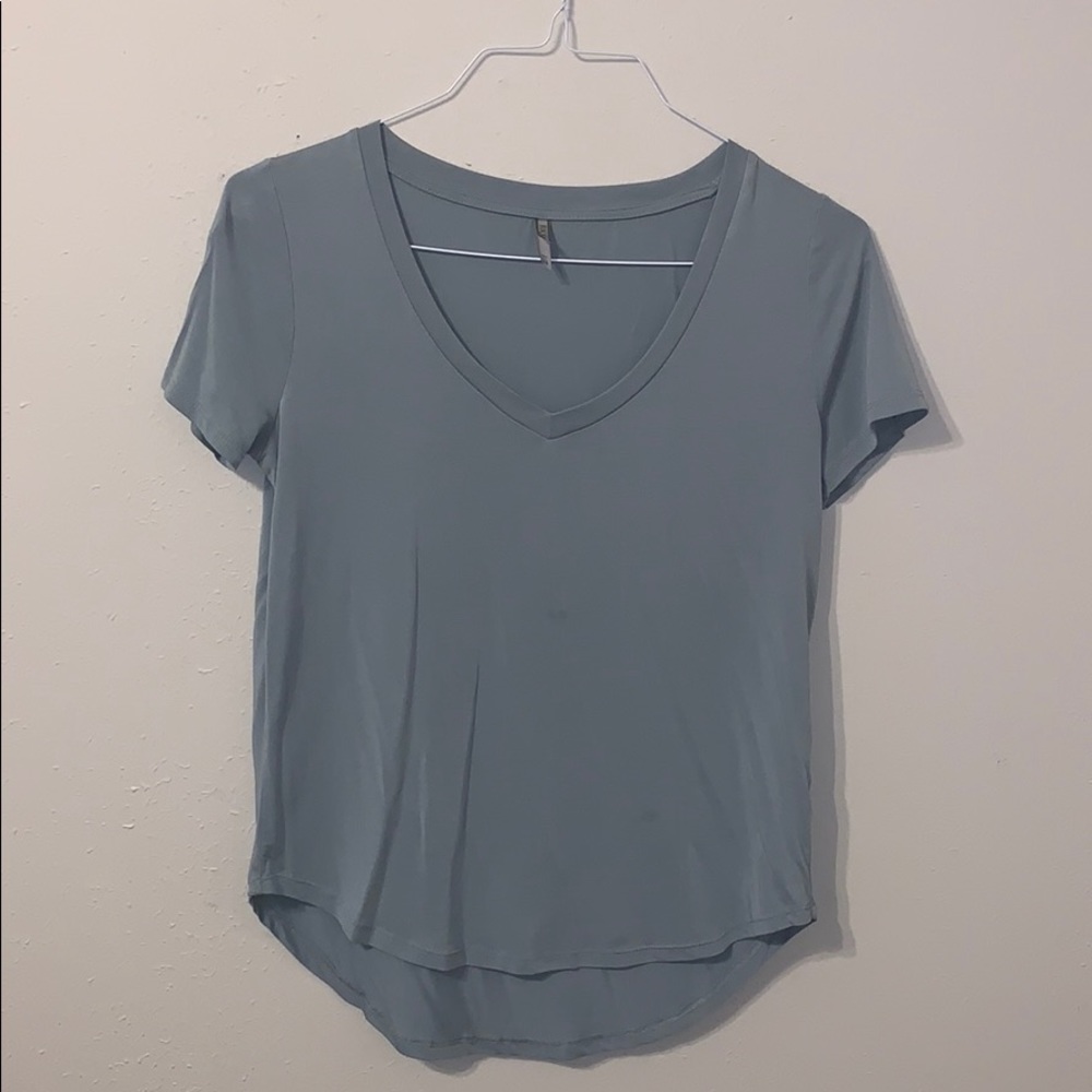 Women’s XSmall V-neck Tee